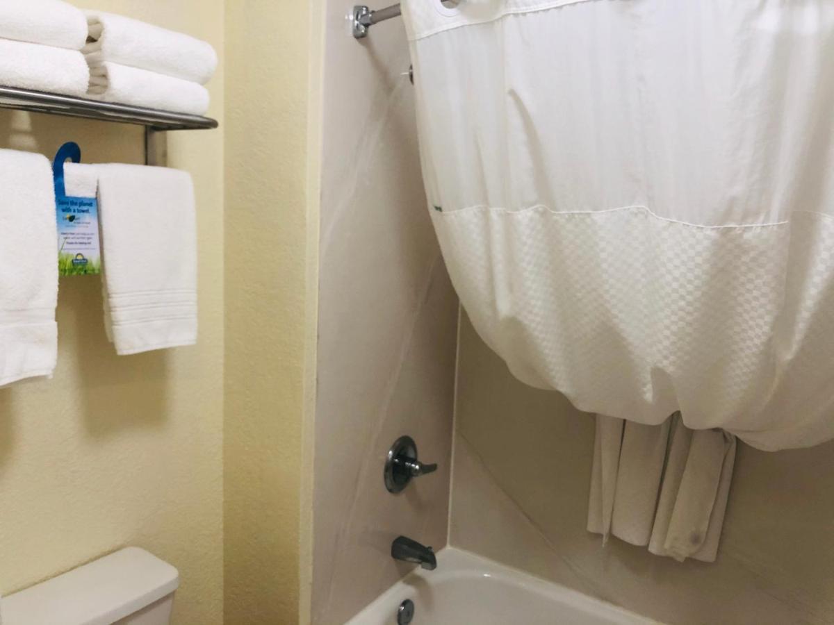 Days Inn & Suites By Wyndham Navarre - Near Beaches Hurlburt Exterior foto